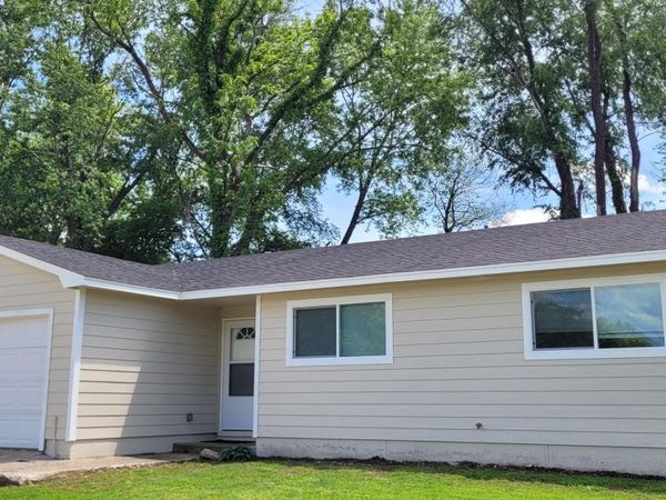 408 E 4th Place, Grove, OK 74344