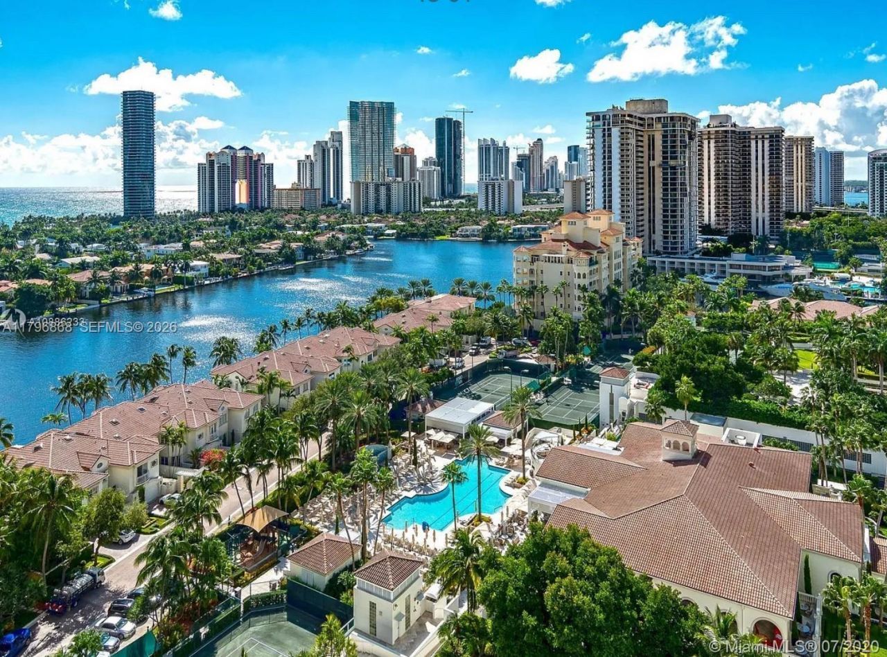 20165 NE 39 Pl, Unit 403, Aventura, FL 33180 Photo