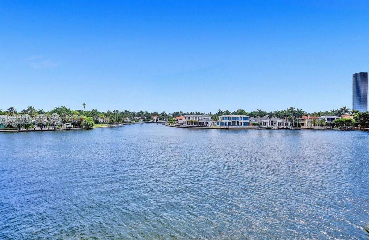 20165 NE 39 Pl, Unit 403, Aventura, FL 33180 Photo