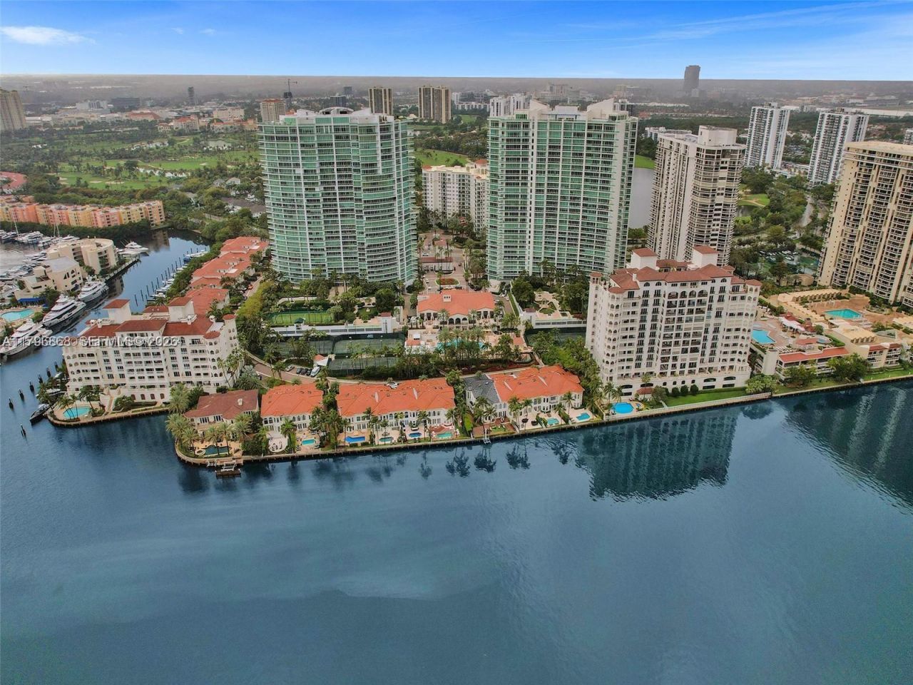 20165 NE 39 Pl, Unit 403, Aventura, FL 33180 Photo