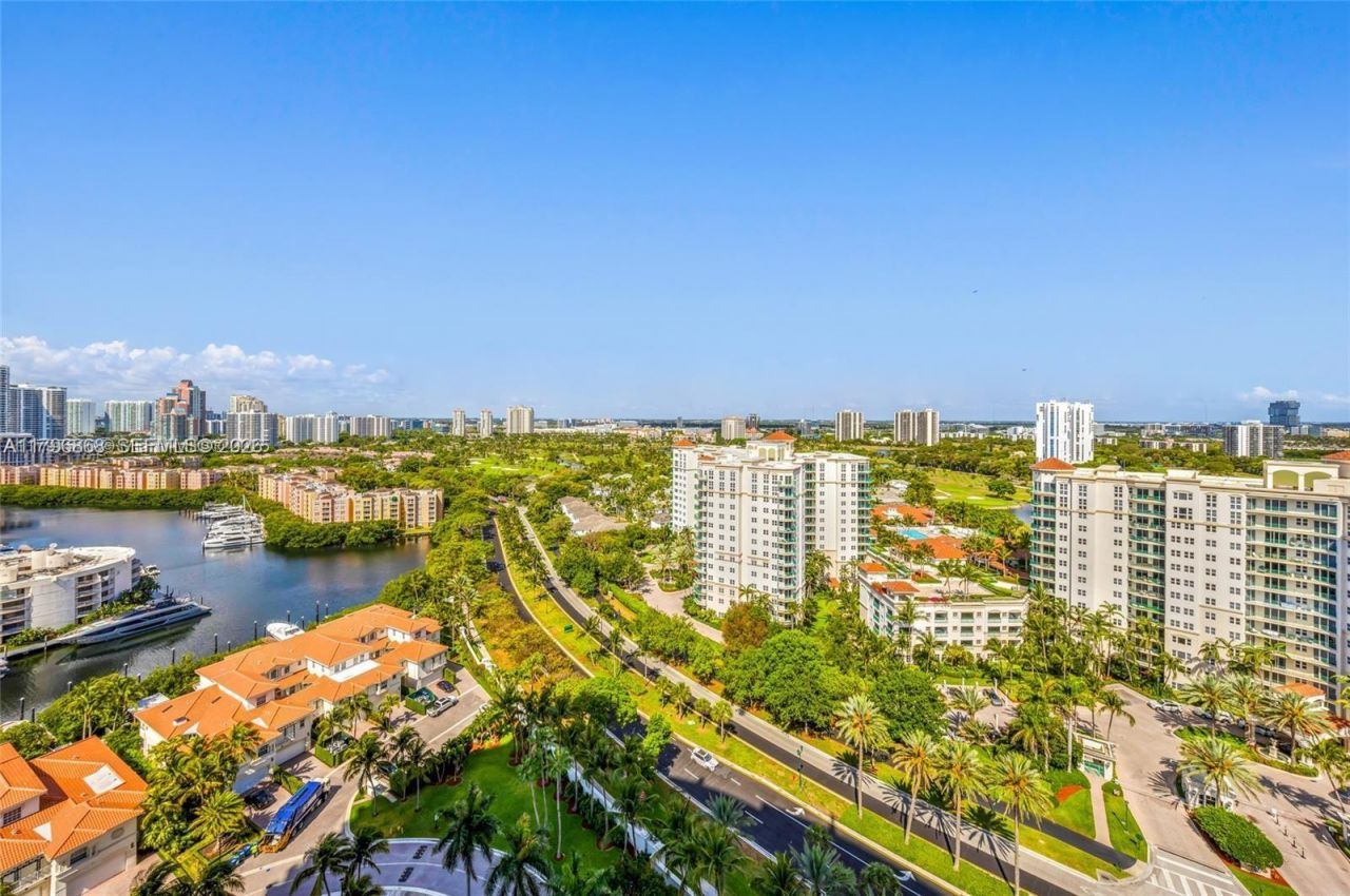 20165 NE 39 Pl, Unit 403, Aventura, FL 33180 Photo