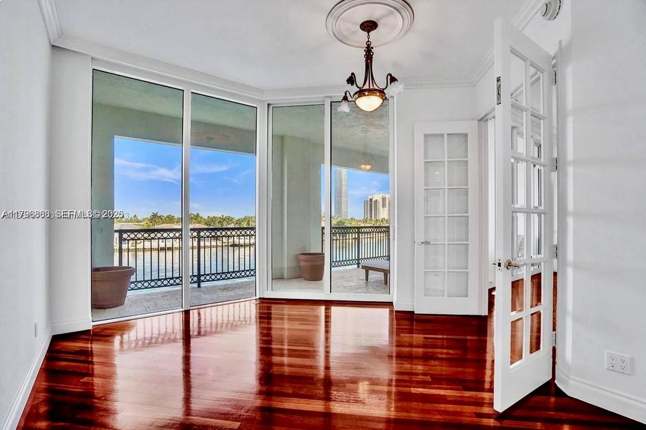 20165 NE 39 Pl, Unit 403, Aventura, FL 33180 Photo