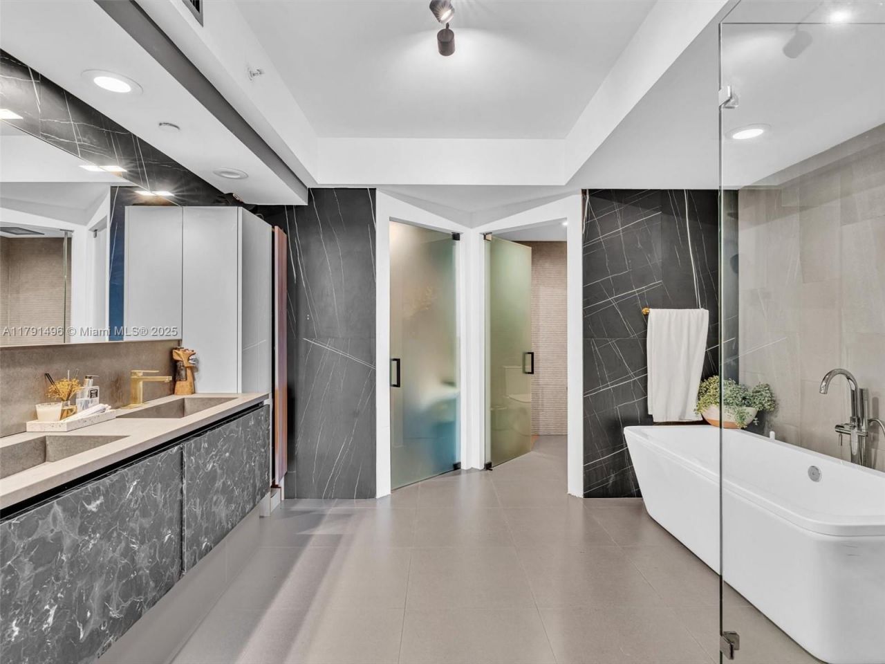 3201 NE 183rd St, Unit 2102, Aventura, FL 33160 Photo