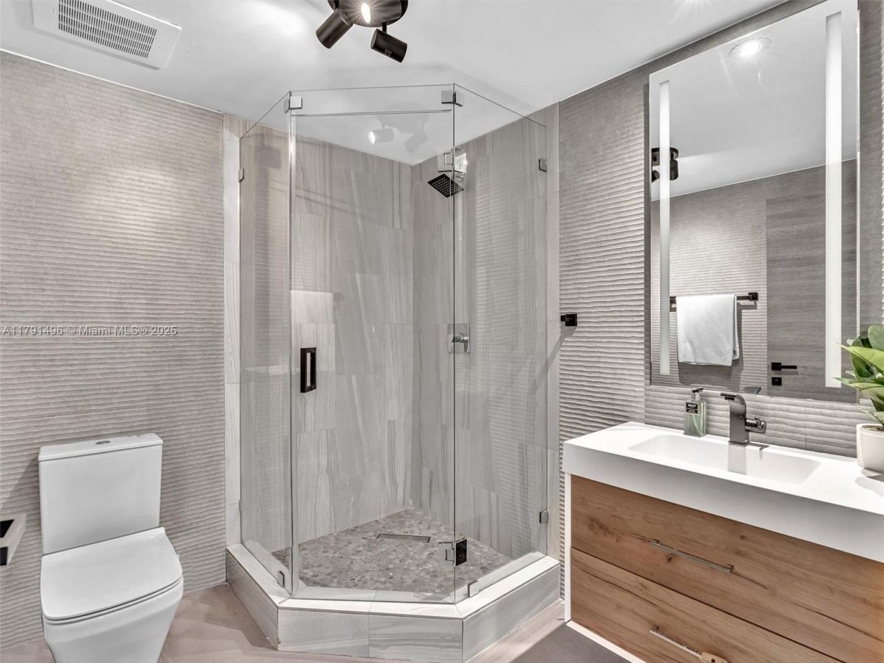 3201 NE 183rd St, Unit 2102, Aventura, FL 33160 Photo