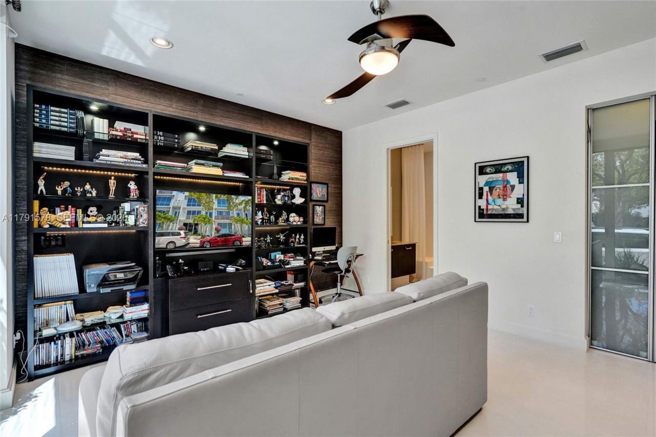 2725 NE 1st St, Pompano Beach, FL 33062 Photo