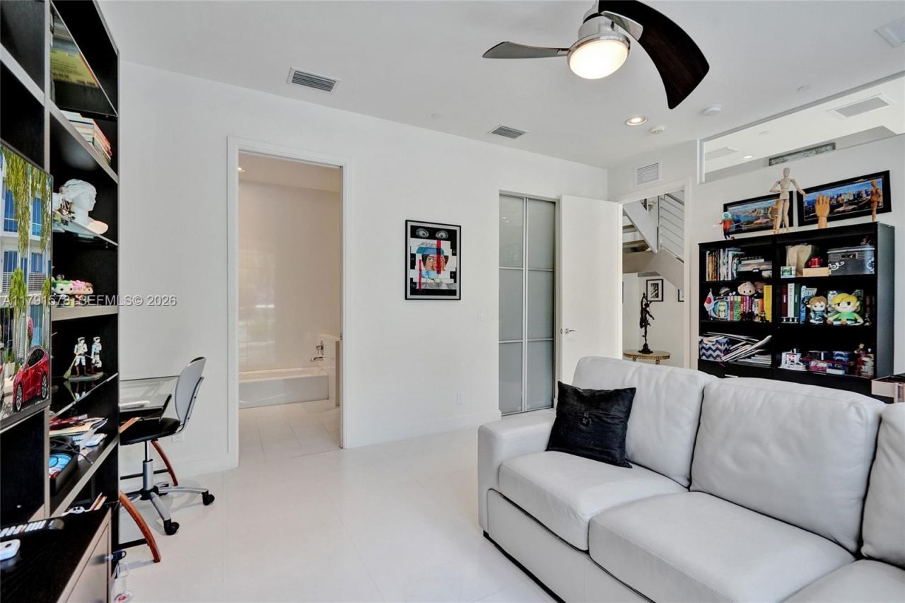 2725 NE 1st St, Pompano Beach, FL 33062 Photo