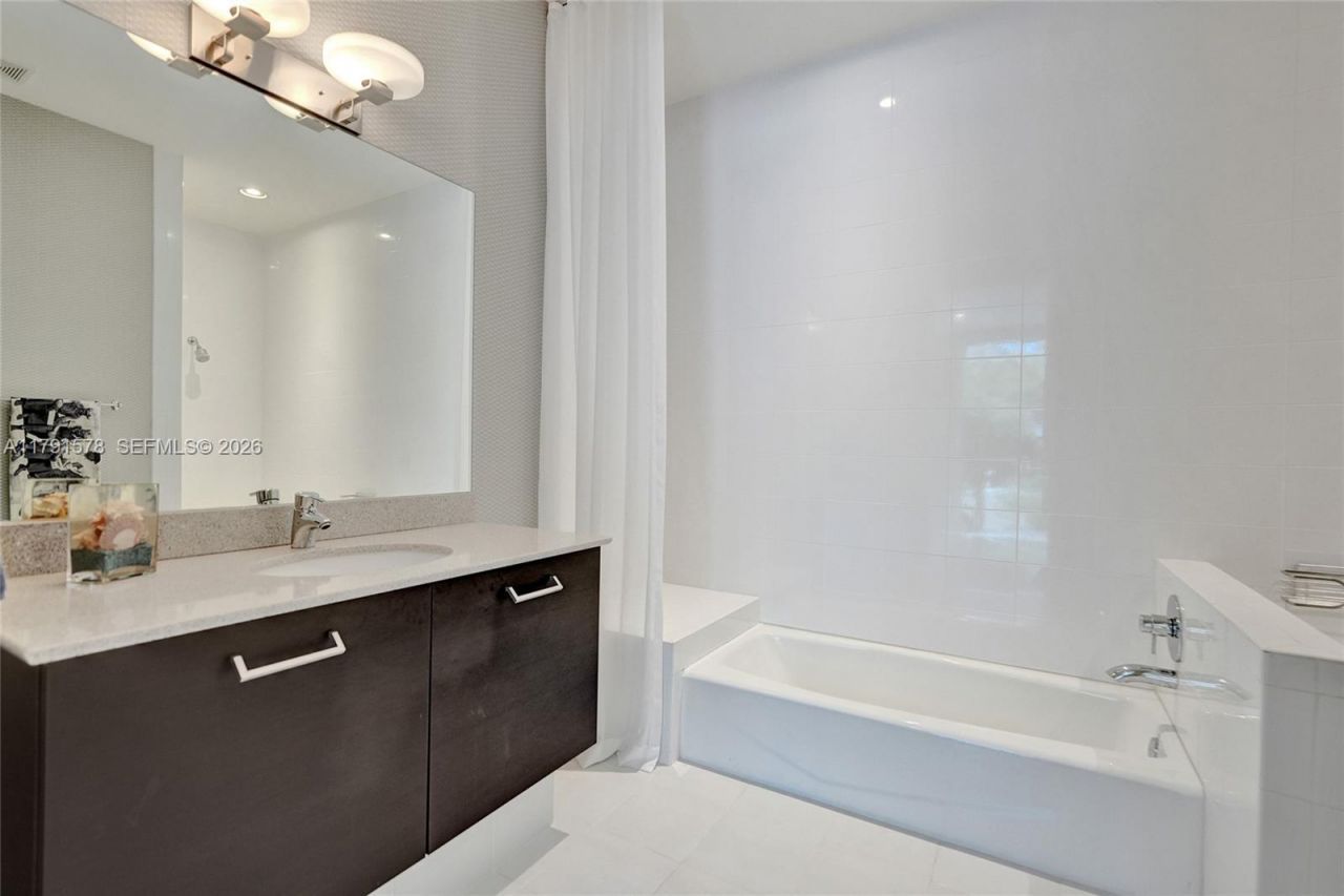 2725 NE 1st St, Pompano Beach, FL 33062 Photo