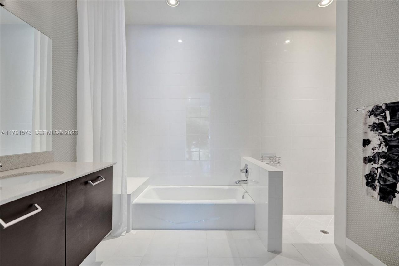 2725 NE 1st St, Pompano Beach, FL 33062 Photo