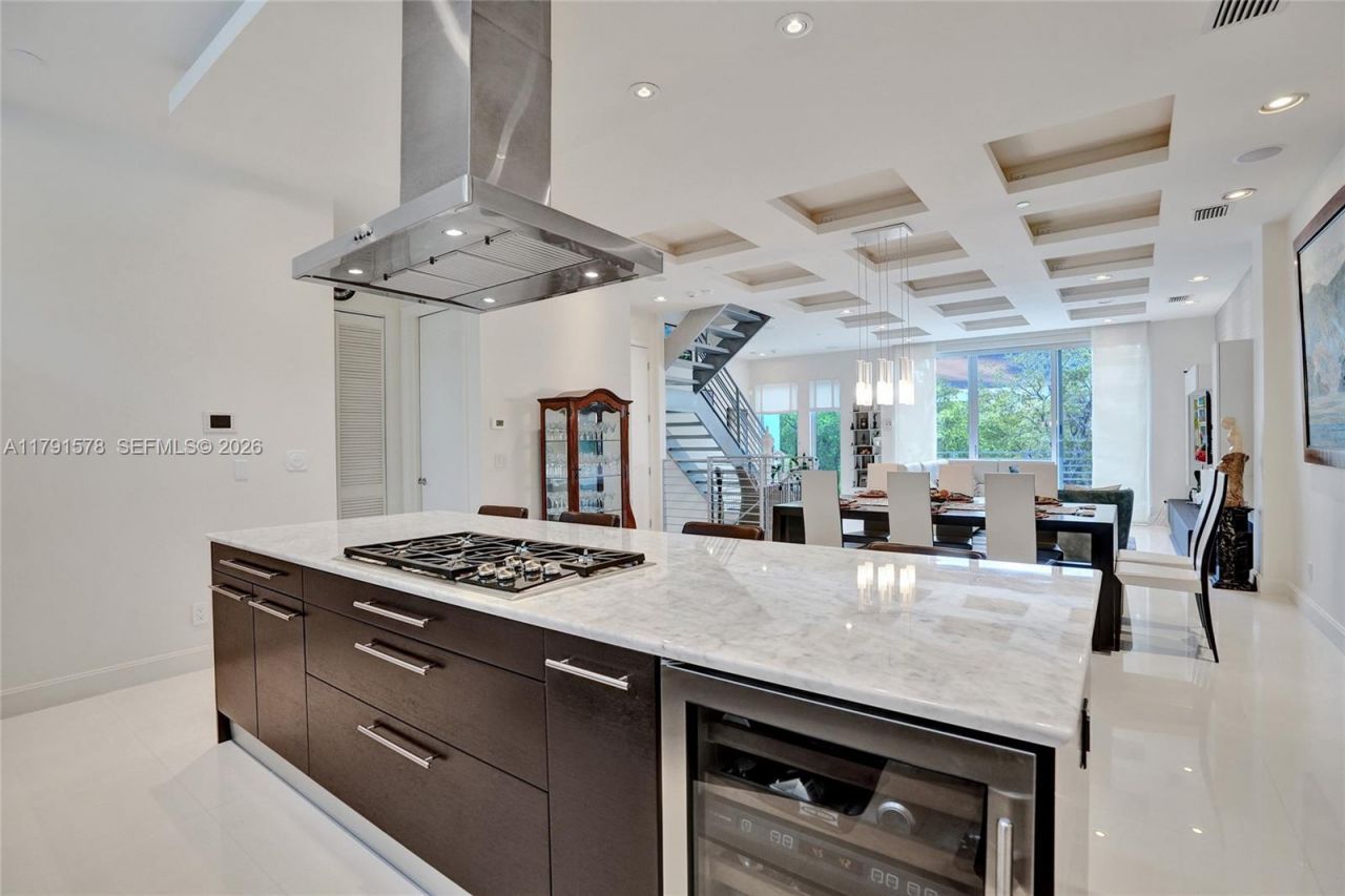 2725 NE 1st St, Pompano Beach, FL 33062 Photo