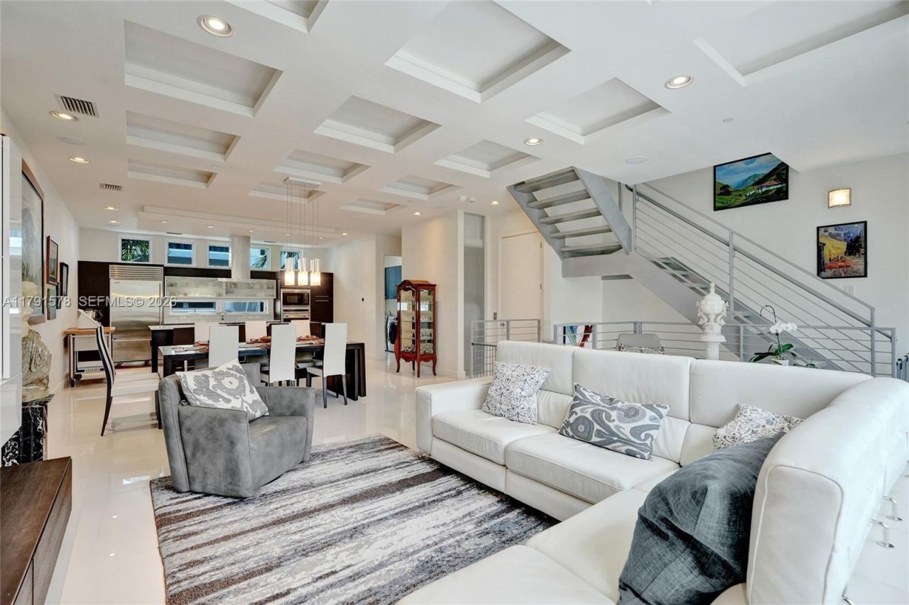 2725 NE 1st St, Pompano Beach, FL 33062 Photo