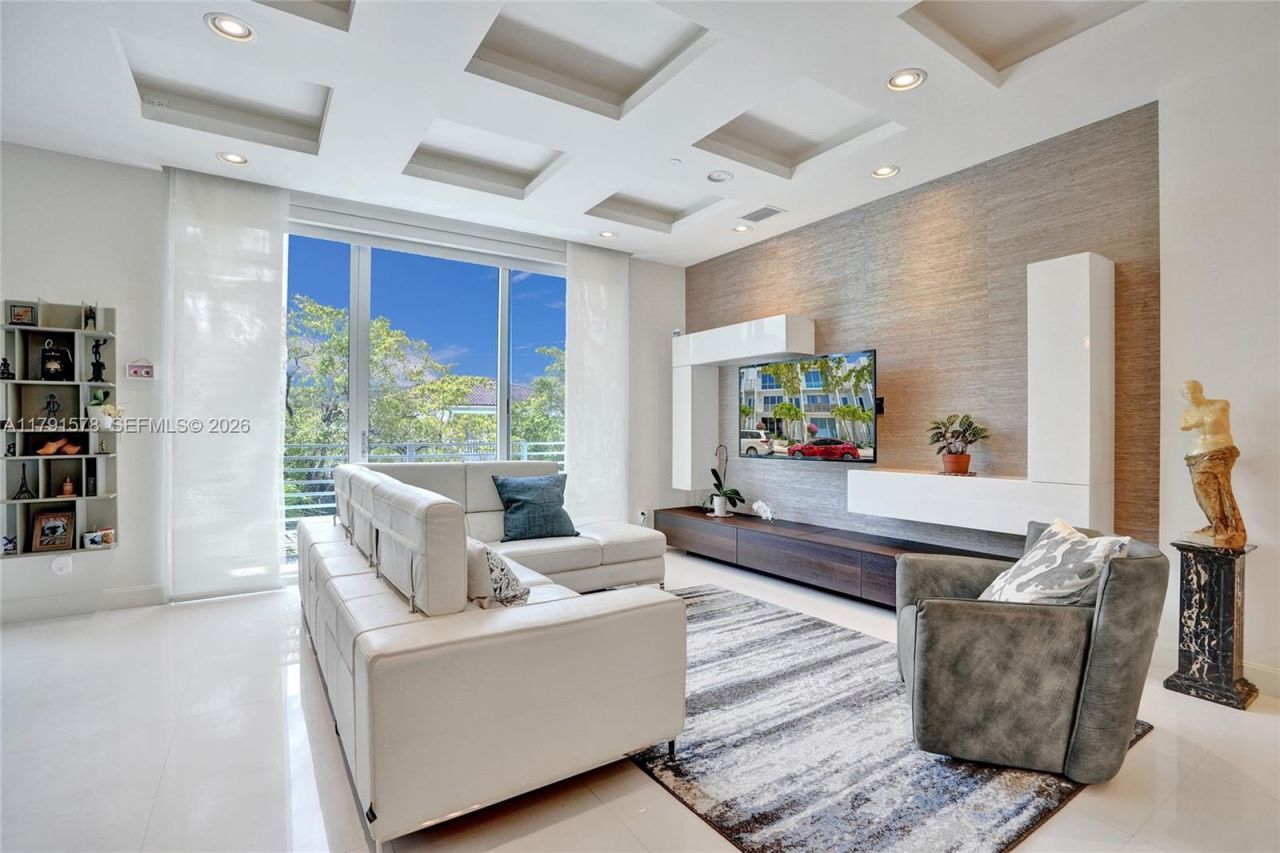 2725 NE 1st St, Pompano Beach, FL 33062 Photo