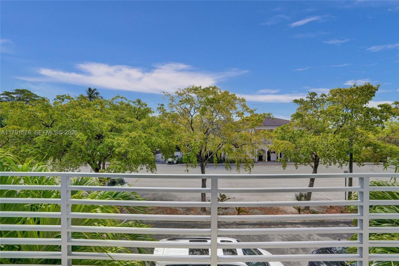 2725 NE 1st St, Pompano Beach, FL 33062 Photo