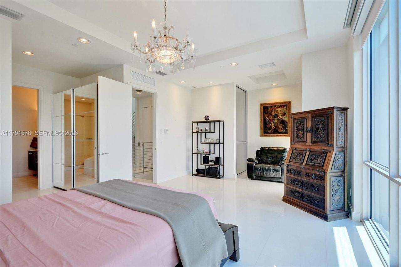 2725 NE 1st St, Pompano Beach, FL 33062 Photo