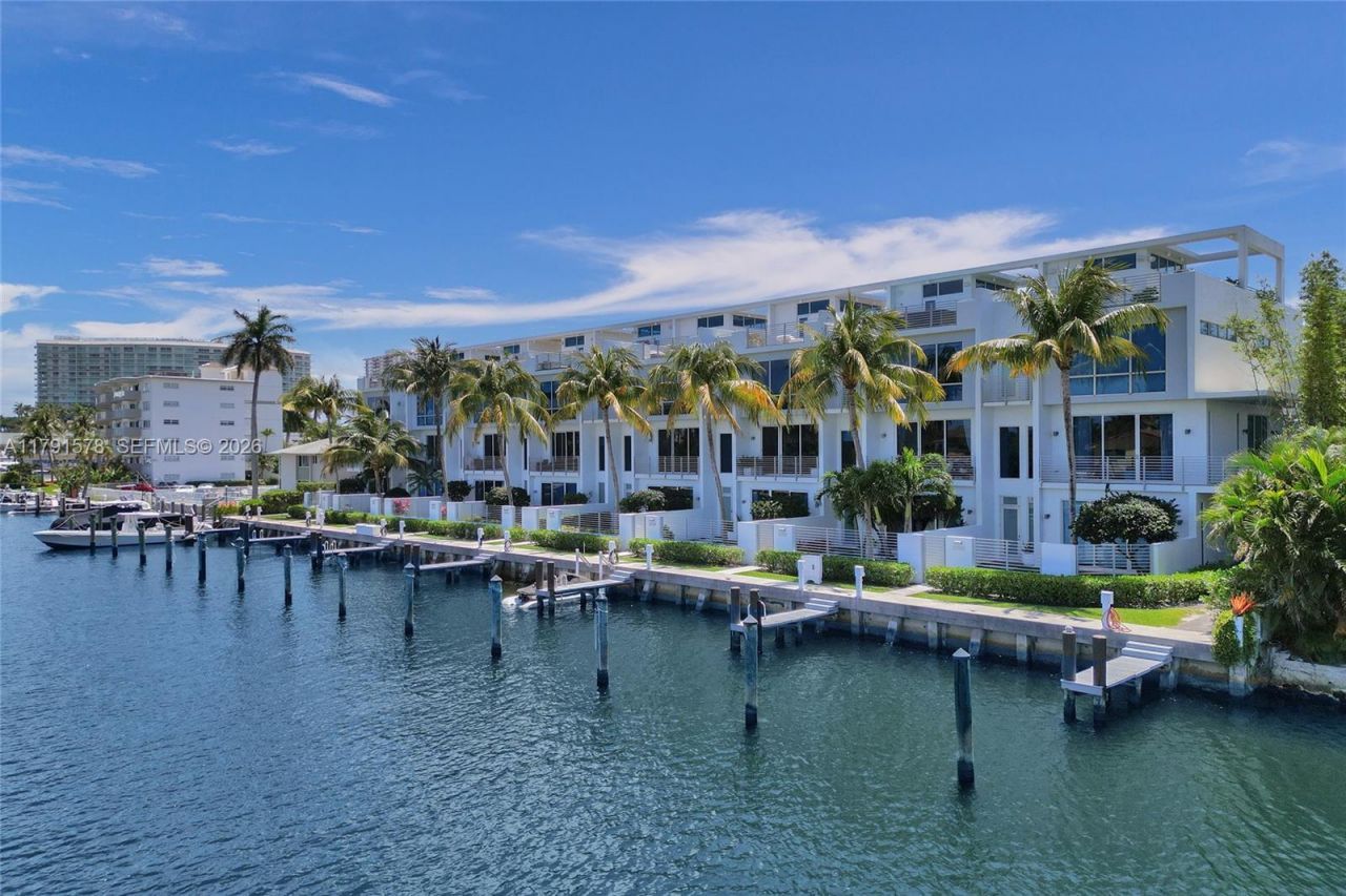 2725 NE 1st St, Pompano Beach, FL 33062 Photo