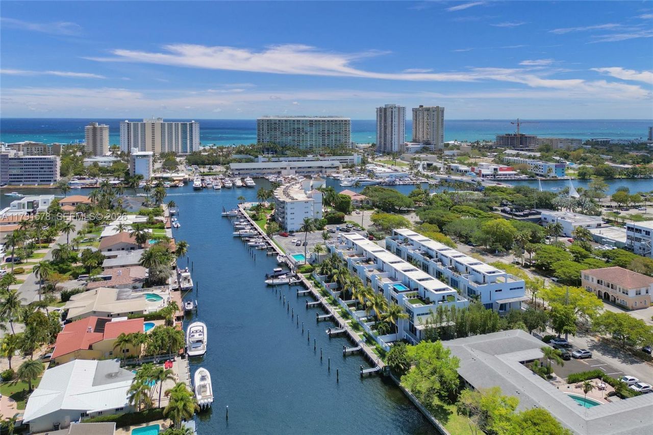 2725 NE 1st St, Pompano Beach, FL 33062 Photo