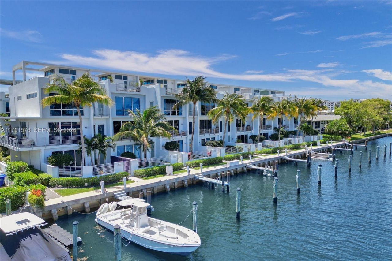 2725 NE 1st St, Pompano Beach, FL 33062 Photo