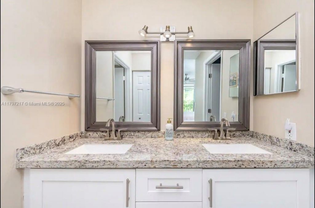 19999 E Country Club Dr, Unit 1202, Aventura, FL 33180 Photo