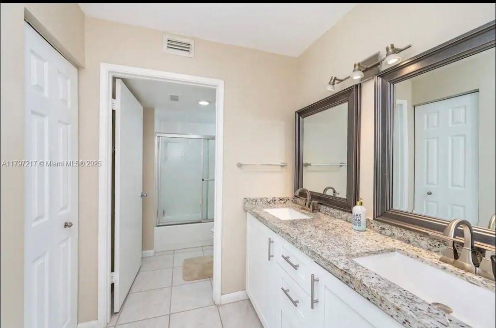 19999 E Country Club Dr, Unit 1202, Aventura, FL 33180 Photo