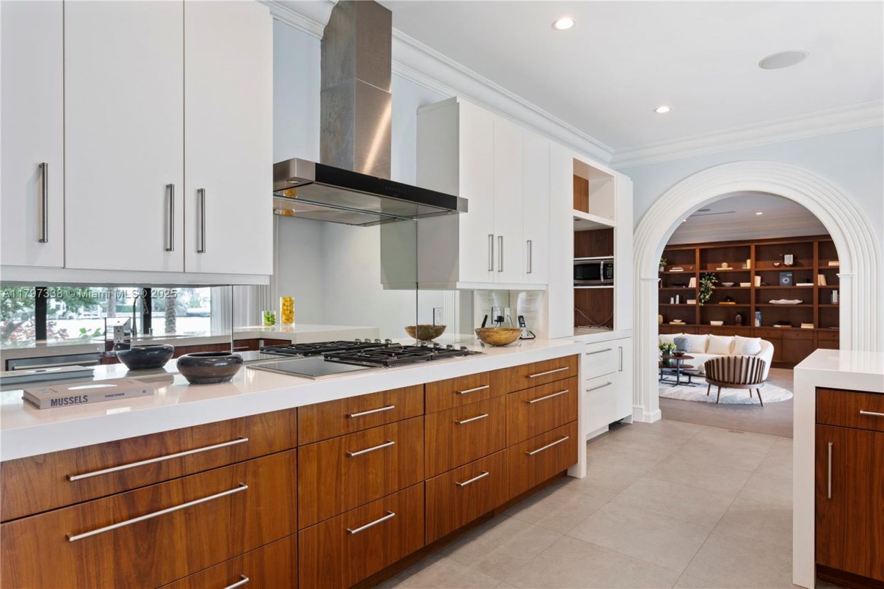 250 W San Marino Dr, Miami Beach, FL 33139 Photo