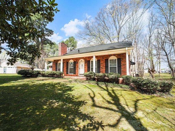 105 Walnut Grove Cir, Florence, AL