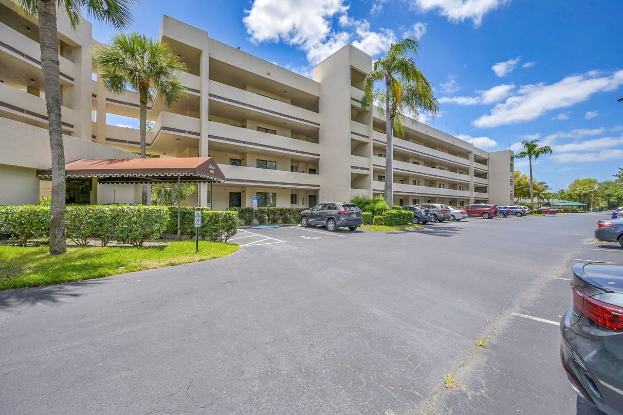 3154 Via Poinciana, Unit 306, Lake Worth, FL 33467 Photo