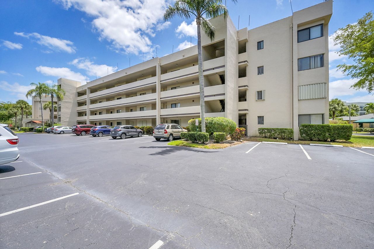 3154 Via Poinciana, Unit 306, Lake Worth, FL 33467 Photo