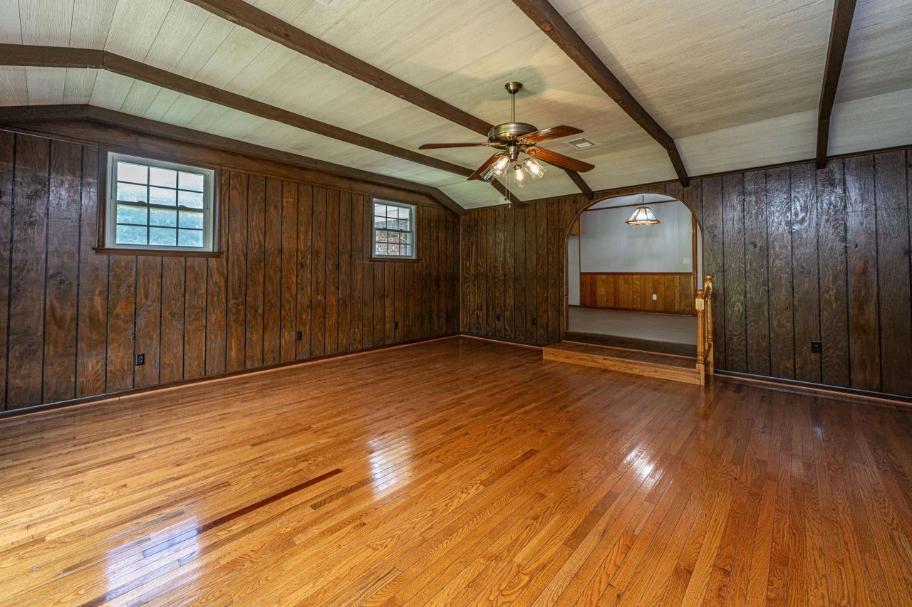 5823 Lakeview Drive Photo 10