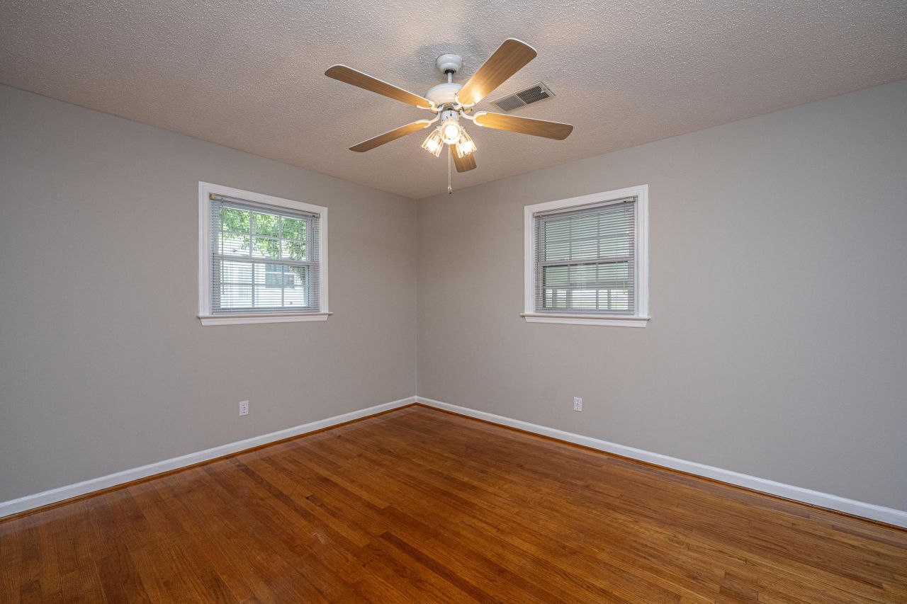 5823 Lakeview Drive Photo 16