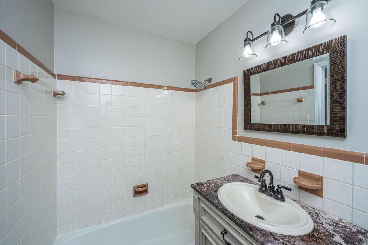 5823 Lakeview Drive Photo 26