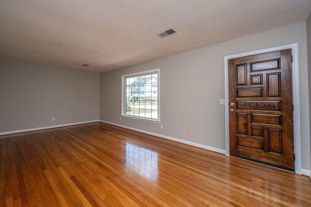 5823 Lakeview Drive Photo 4