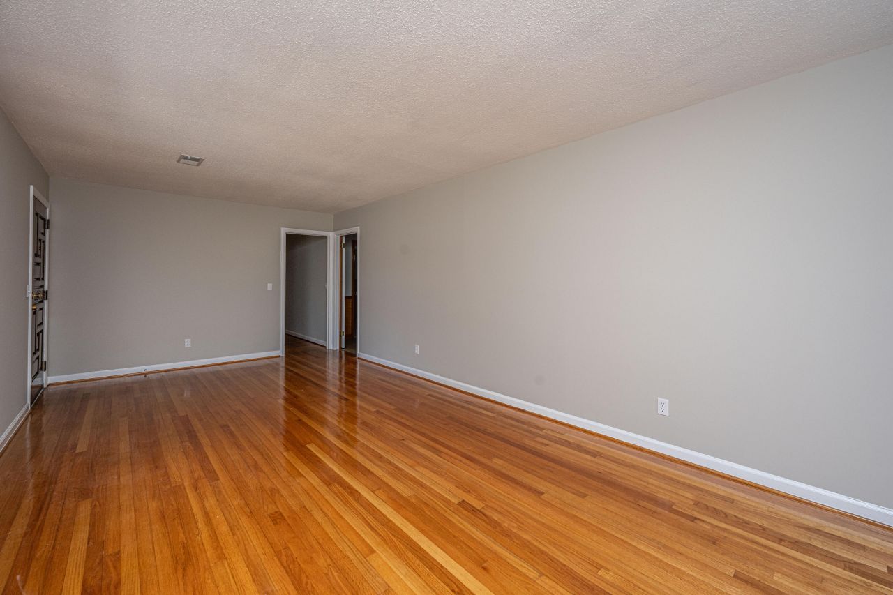 5823 Lakeview Drive Photo 6