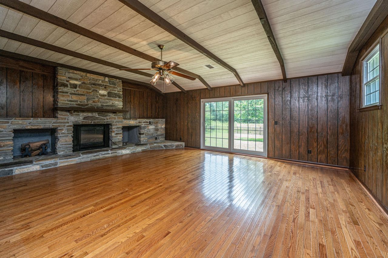 5823 Lakeview Drive Photo 7