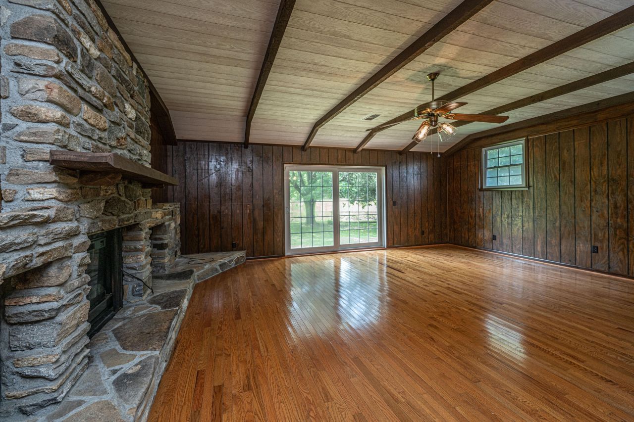 5823 Lakeview Drive Photo 8