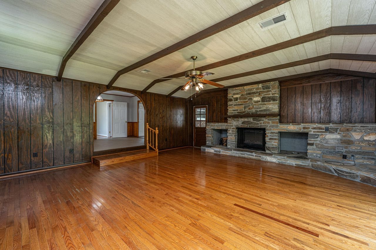 5823 Lakeview Drive Photo 9