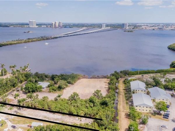 1069 River RD, NORTH FORT MYERS, FL 33903