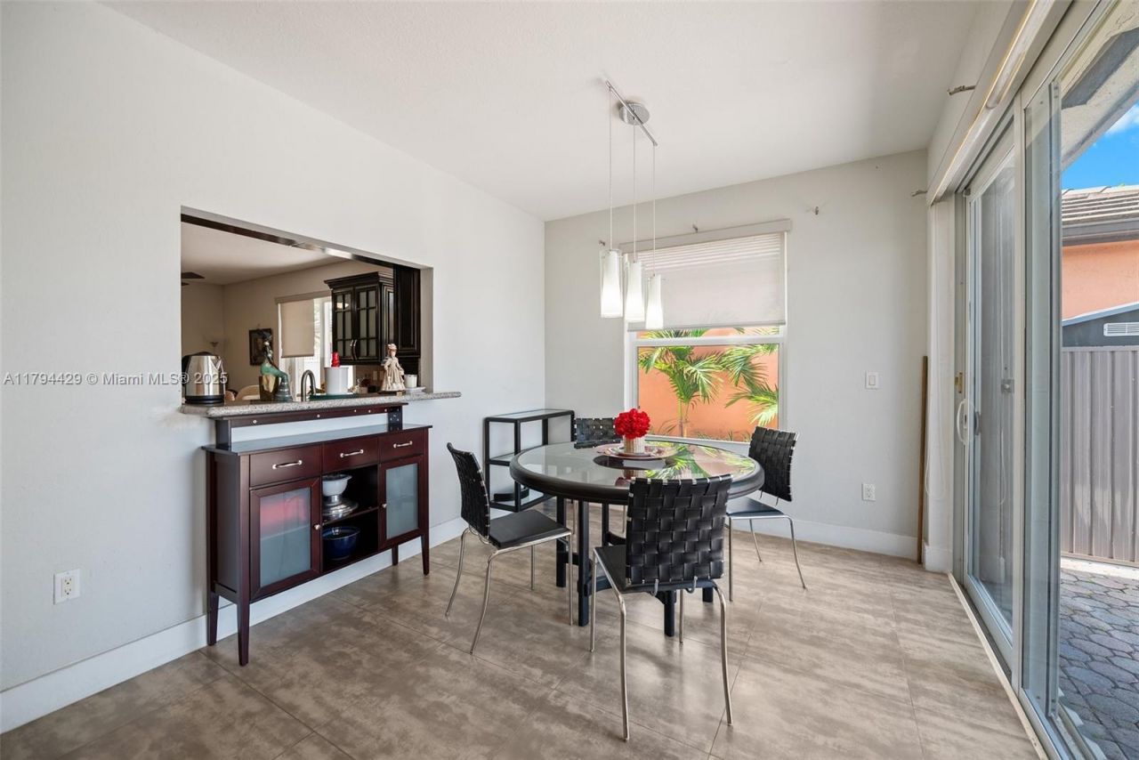 7045 SW 161 Pl, Miami, FL 33193 Photo