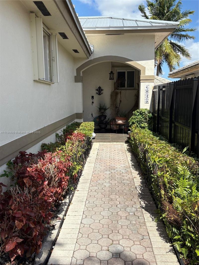 7045 SW 161 Pl, Miami, FL 33193 Photo