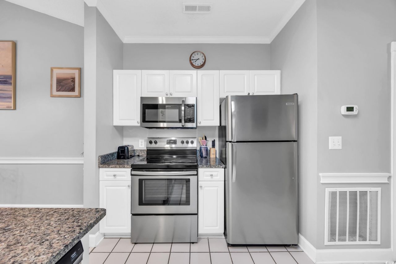 683 Riverwalk Dr. Photo 18