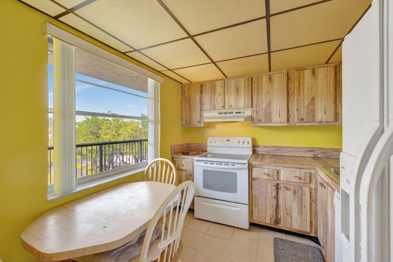 3301 NW 47th Terrace, Unit 410, Lauderdale Lakes, FL 33319 Photo