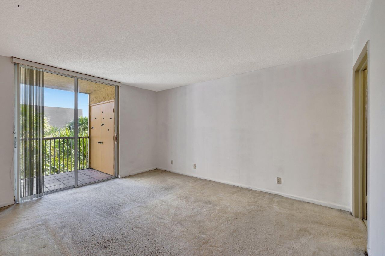 3301 NW 47th Terrace, Unit 410, Lauderdale Lakes, FL 33319 Photo