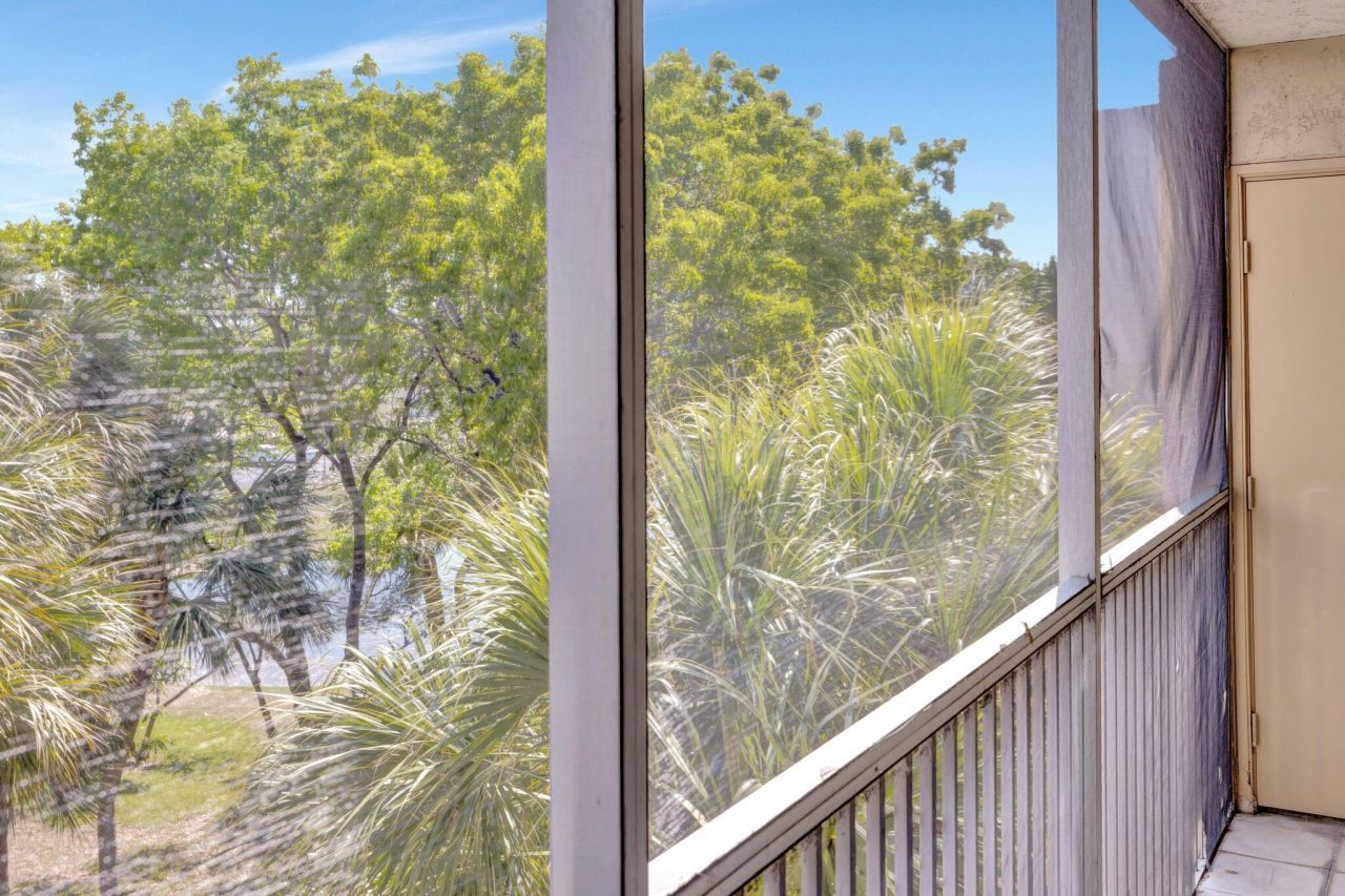 3301 NW 47th Terrace, Unit 410, Lauderdale Lakes, FL 33319 Photo