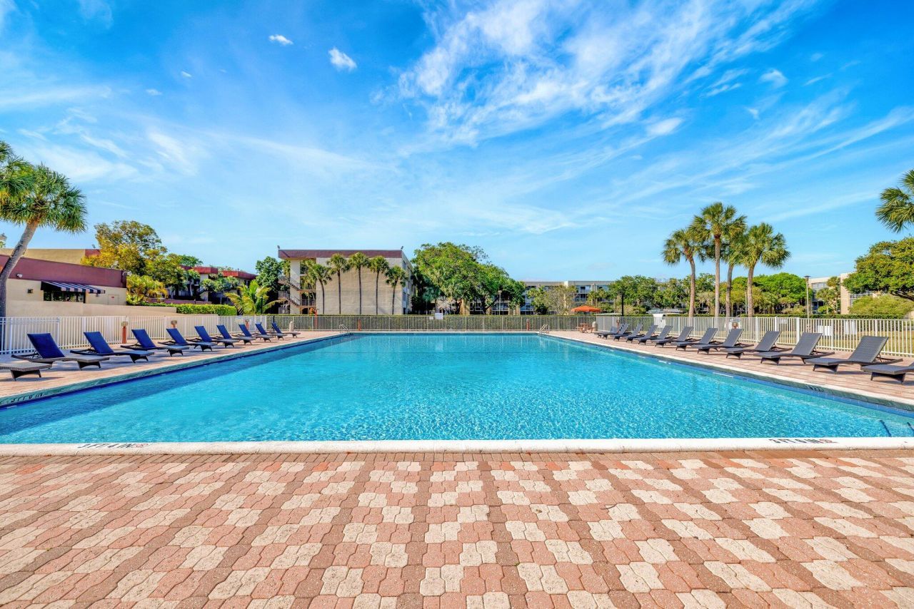 3301 NW 47th Terrace, Unit 410, Lauderdale Lakes, FL 33319 Photo