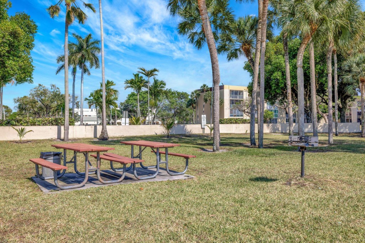 3301 NW 47th Terrace, Unit 410, Lauderdale Lakes, FL 33319 Photo