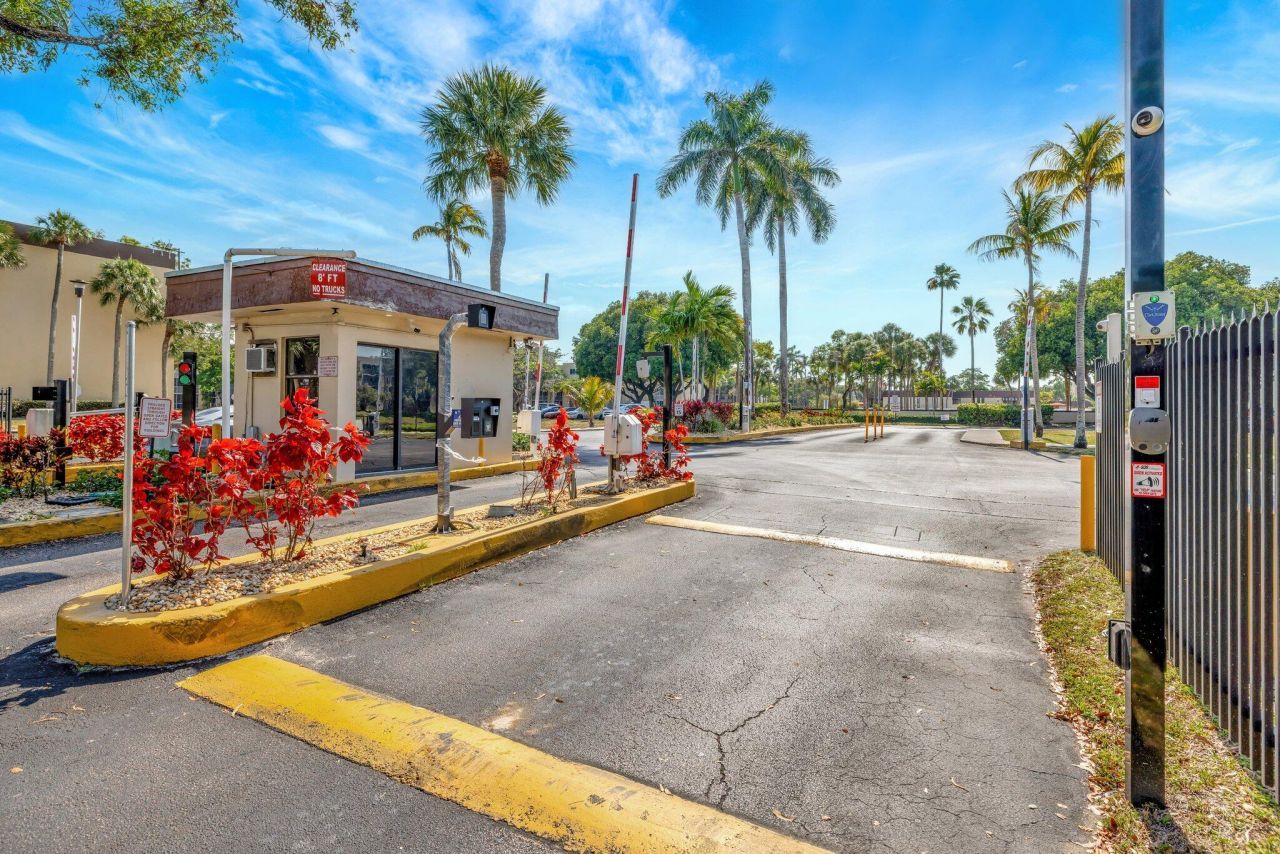 3301 NW 47th Terrace, Unit 410, Lauderdale Lakes, FL 33319 Photo