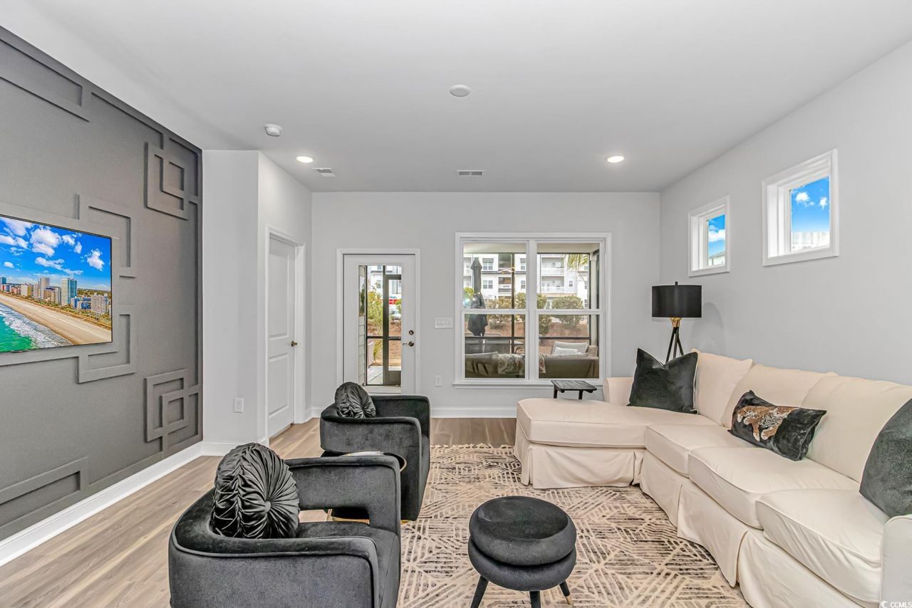 6076 Campanella St. Photo 8