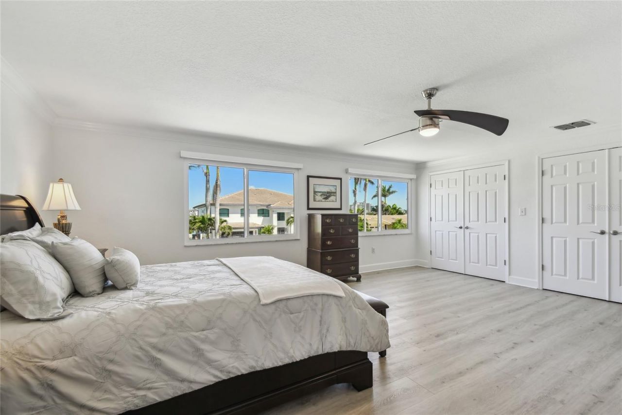 2233 Donato Drive, Belleair Beach, FL 33786 Photo