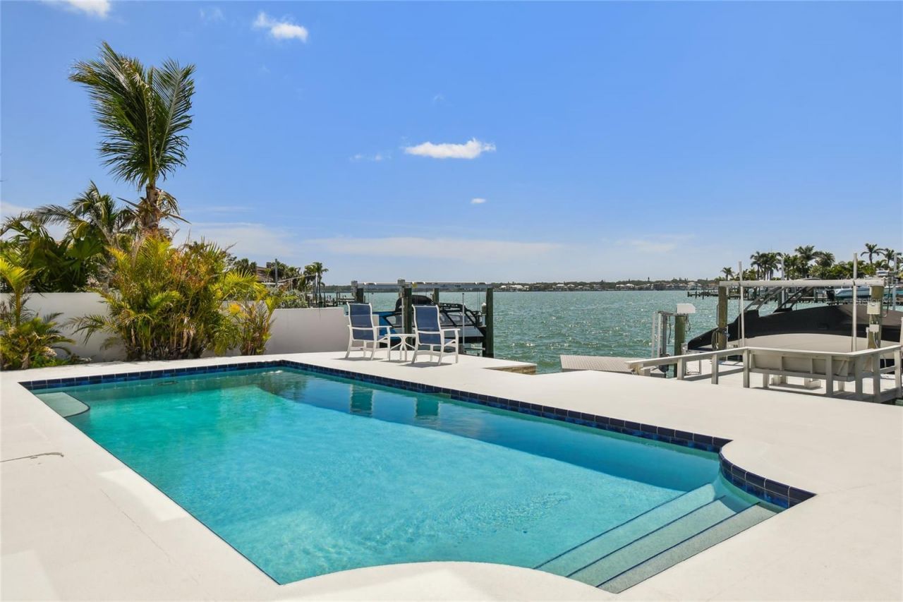 2233 Donato Drive, Belleair Beach, FL 33786 Photo