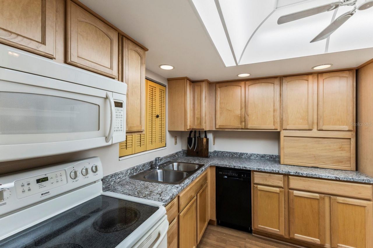 4015 Lake Bayshore Drive, Unit 108, Bradenton, FL 34205 Photo