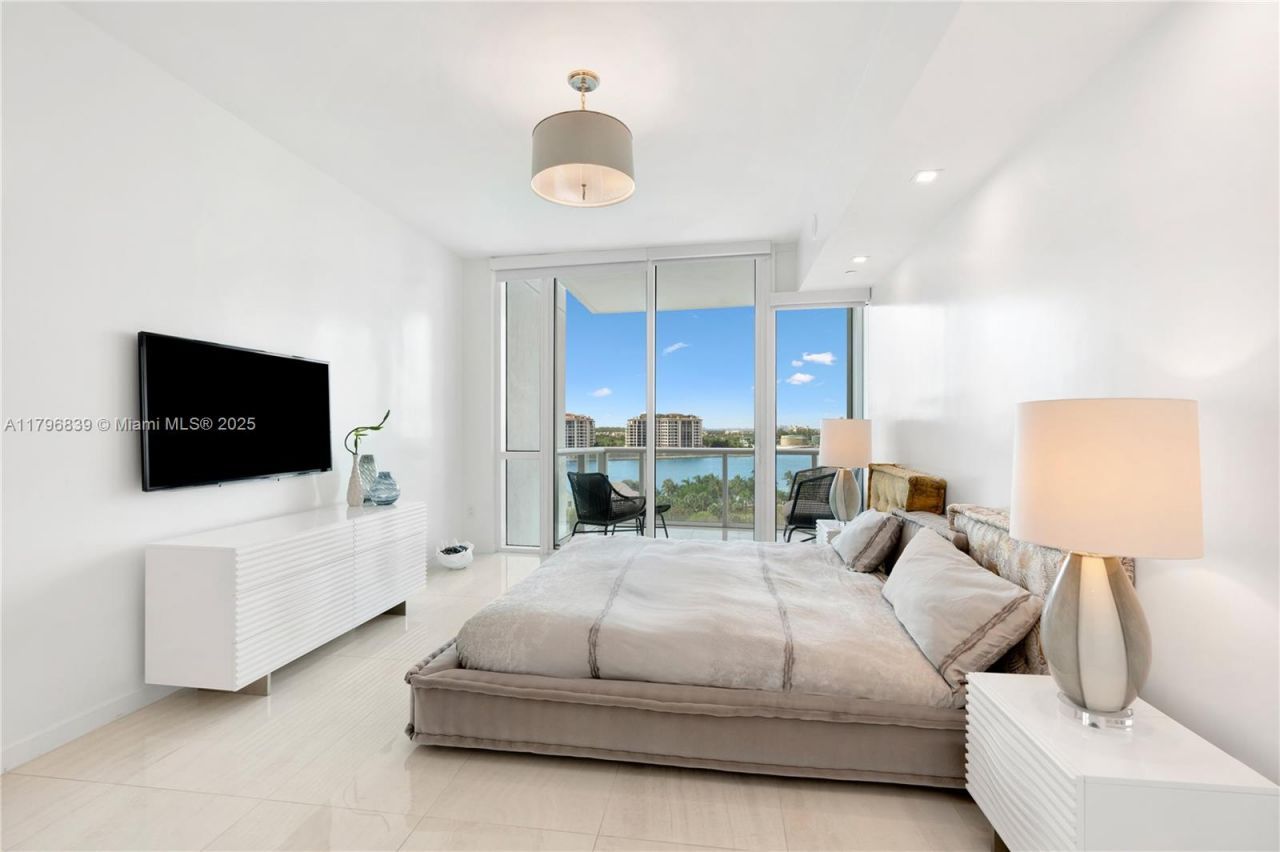 100 S Pointe Drive, Unit 903, Miami Beach, FL 33139 Photo