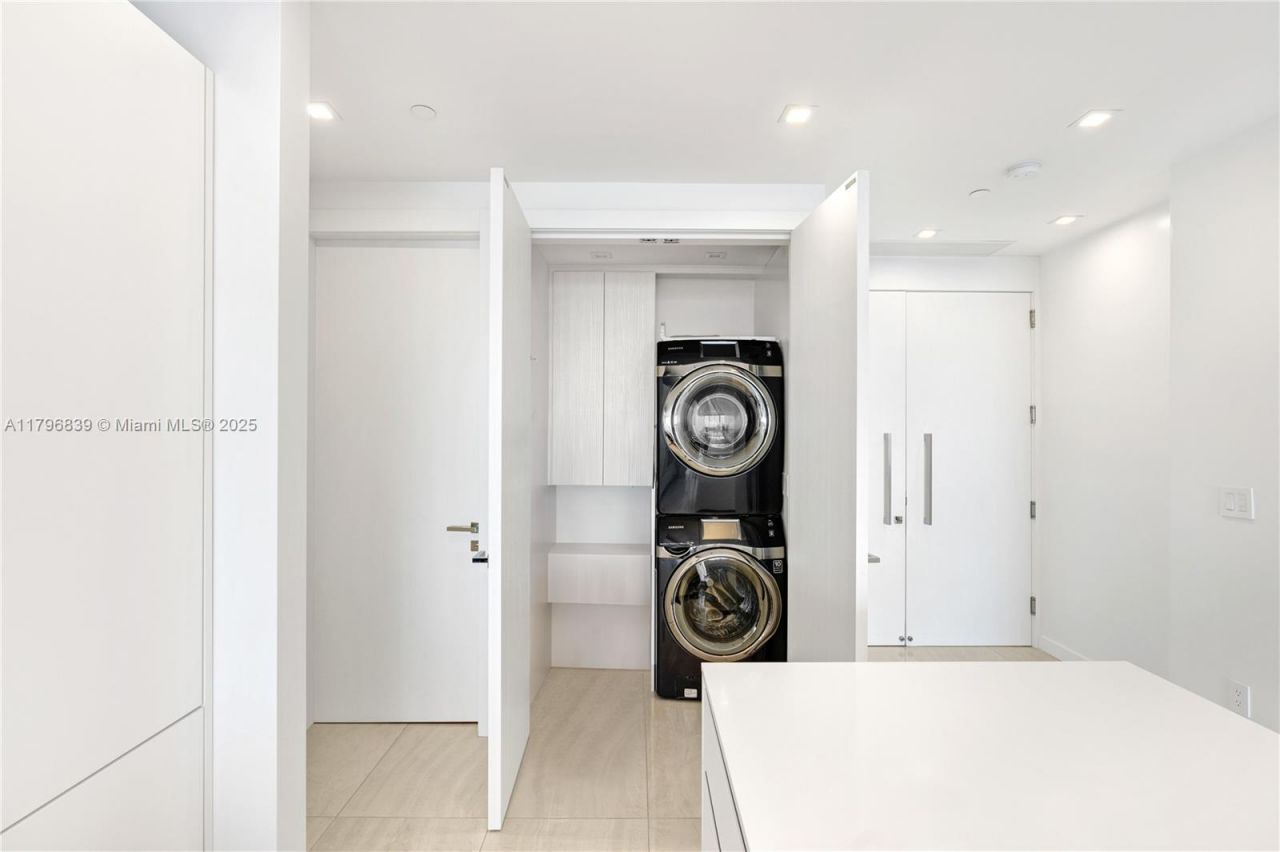 100 S Pointe Drive, Unit 903, Miami Beach, FL 33139 Photo